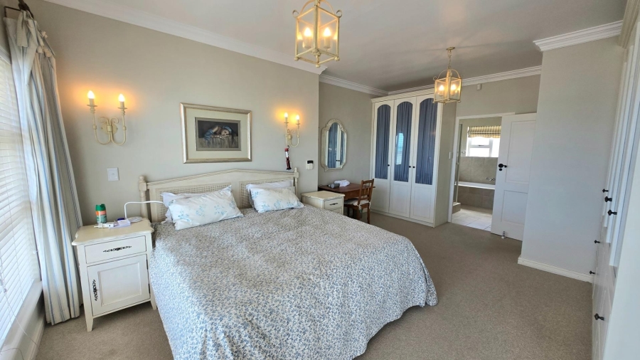 6 Bedroom Property for Sale in Franskraal Western Cape
